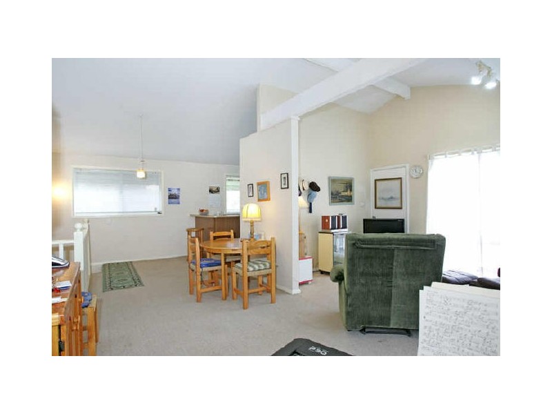 383 Lakedge Ave, Berkeley Vale NSW 2261
