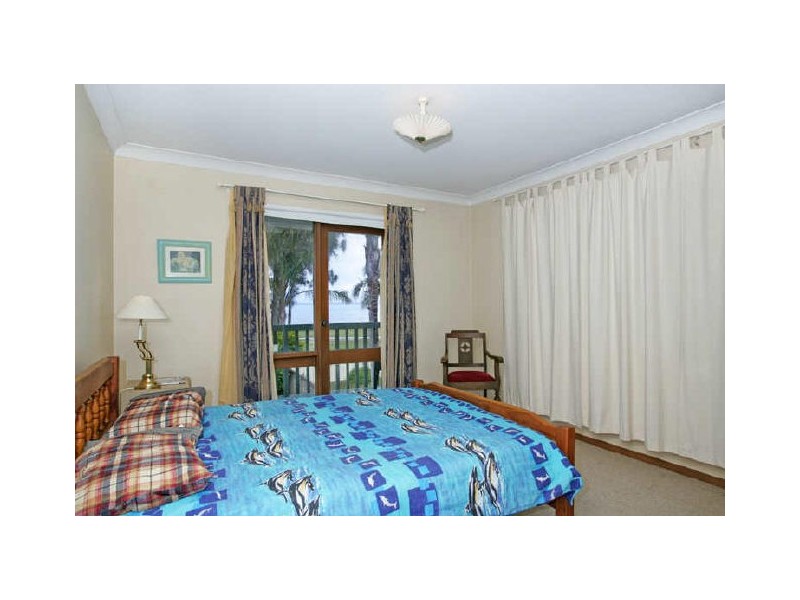 383 Lakedge Ave, Berkeley Vale NSW 2261