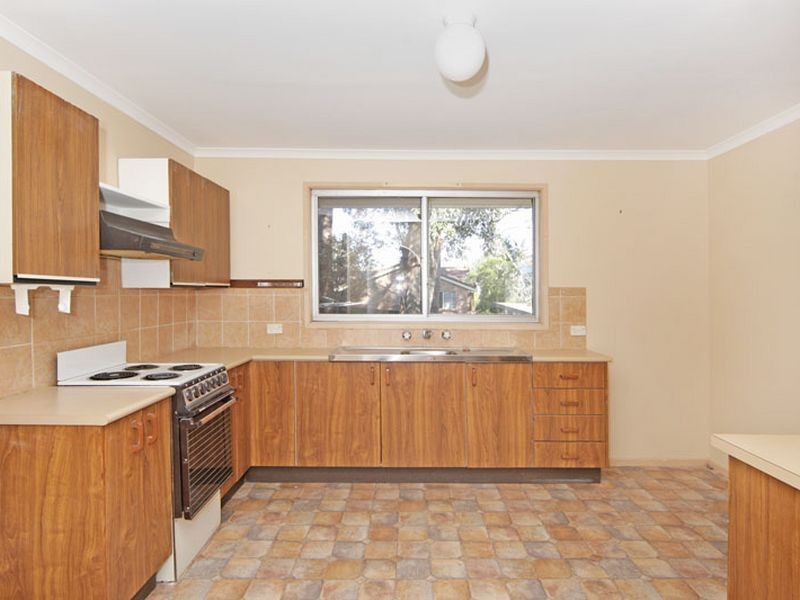 18 Grevillea Crescent, Berkeley Vale NSW 2261