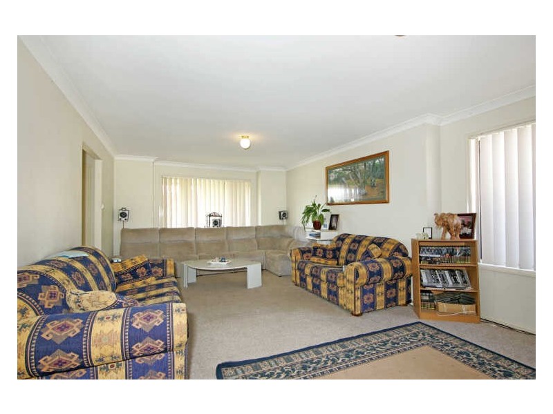 25 Lorraine Avenue, Berkeley Vale NSW 2261