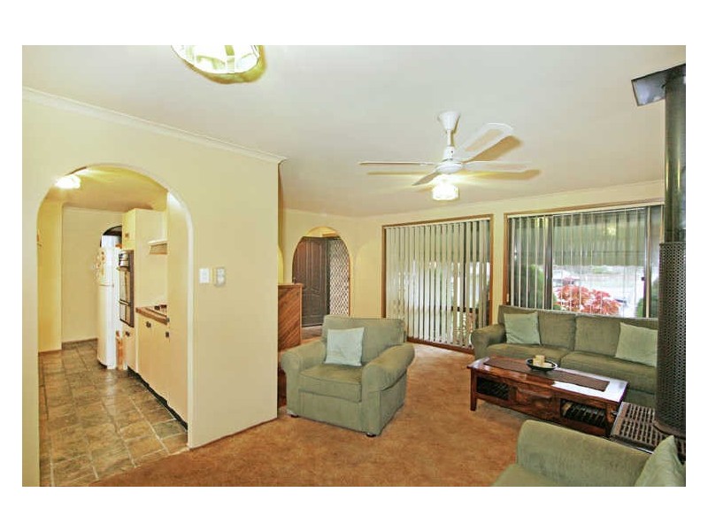 32 Kurraba Road, Berkeley Vale NSW 2261