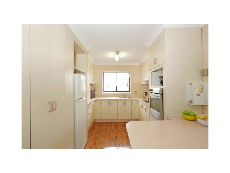 8 Hinemoa Ave, Killarney Vale NSW 2261