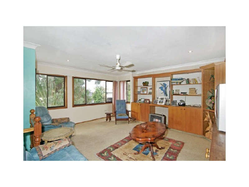 8 Hinemoa Ave, Killarney Vale NSW 2261