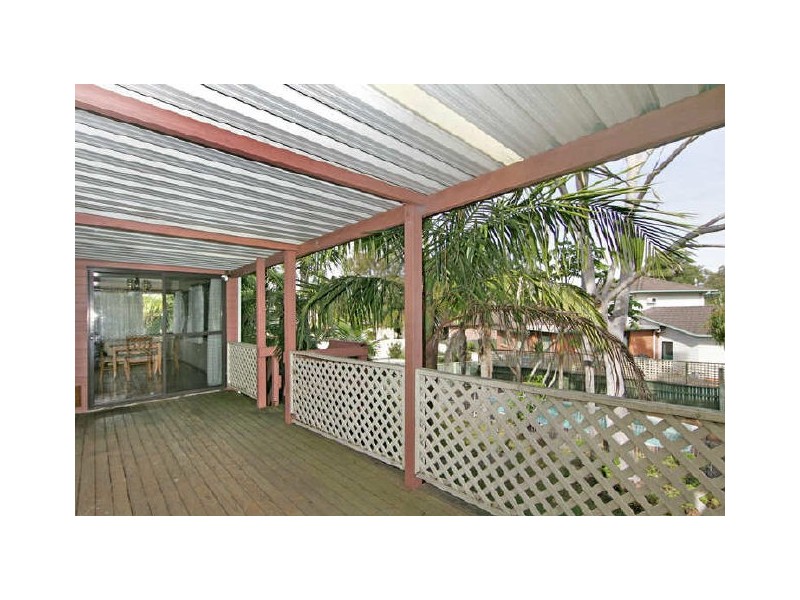 8 Hinemoa Ave, Killarney Vale NSW 2261
