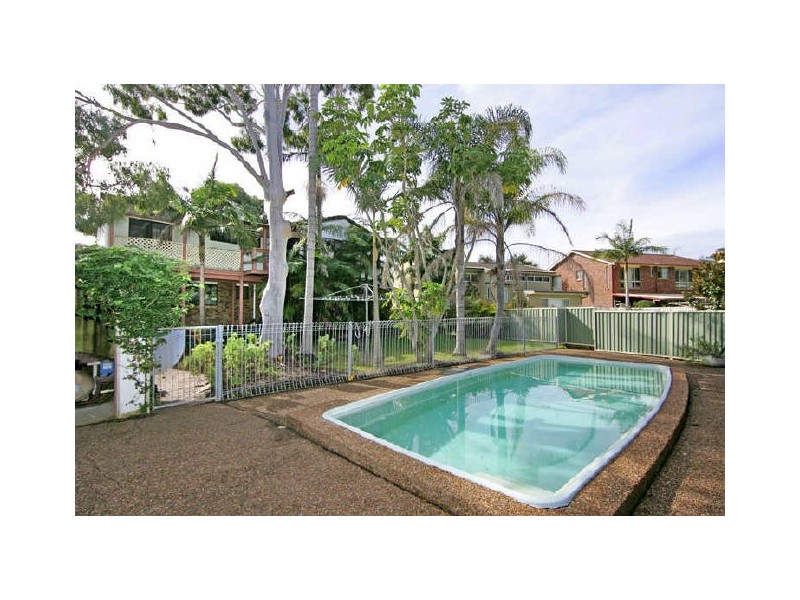 8 Hinemoa Ave, Killarney Vale NSW 2261
