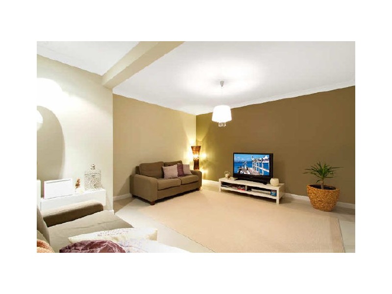 24 Hinemoa Ave, Killarney Vale NSW 2261