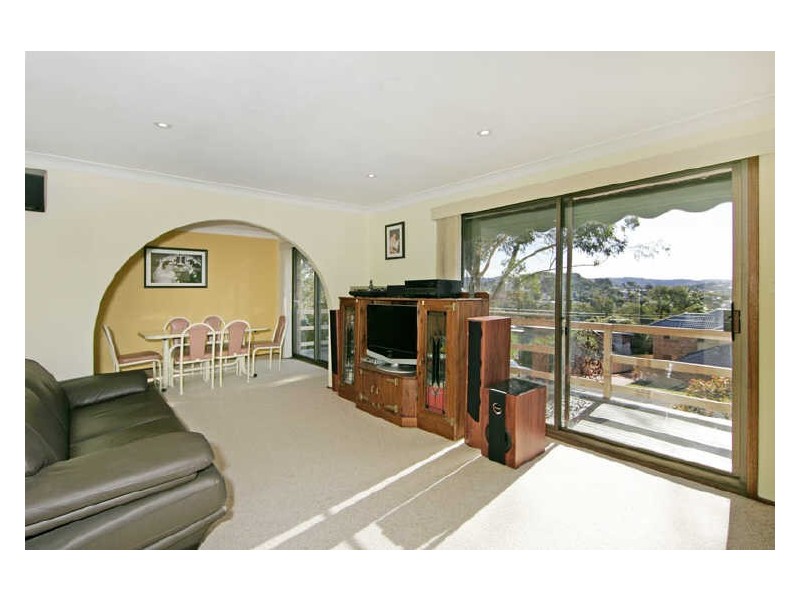 15 Toongara Avenue, Bateau Bay NSW 2261