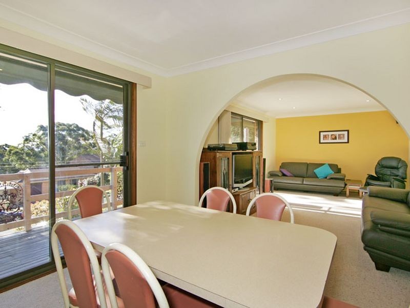 15 Toongara Avenue, Bateau Bay NSW 2261