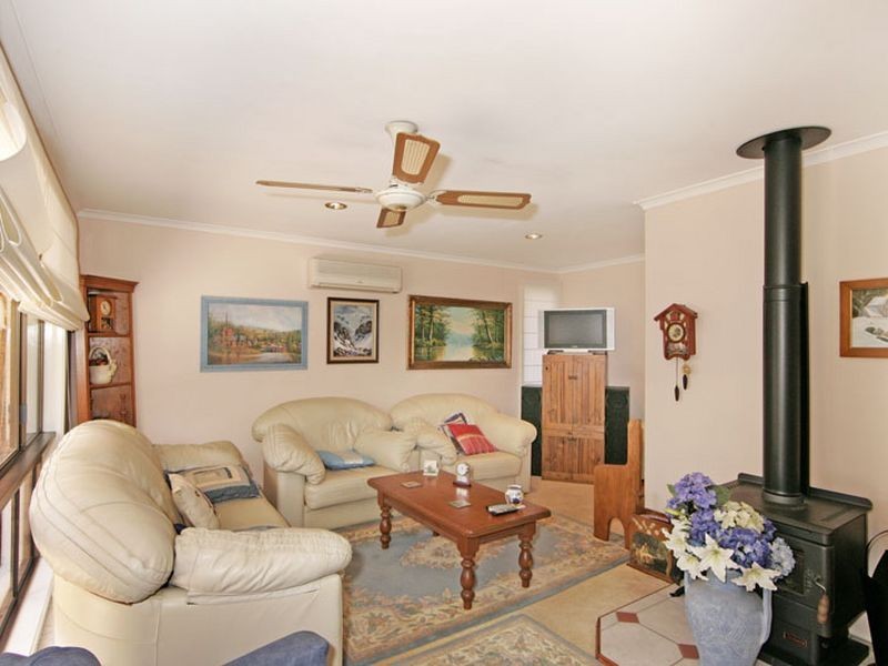 4 Stornaway Cresent, Berkeley Vale NSW 2261