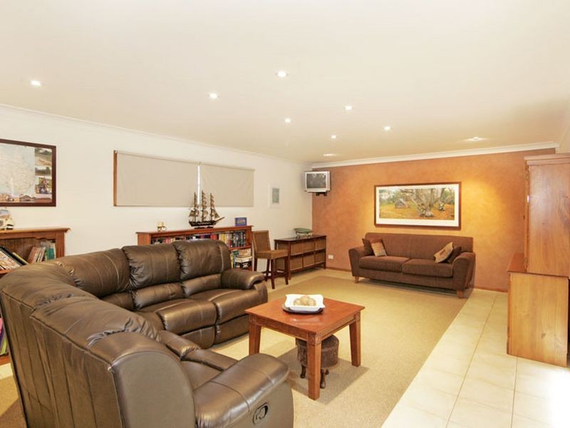 3 Shannon Parade, Berkeley Vale NSW 2261