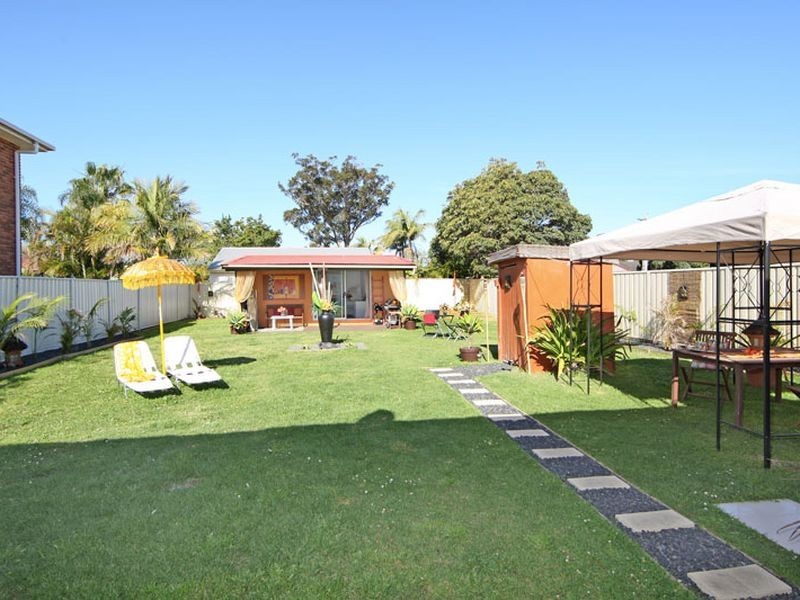 18 Crosby Crescent, Killarney Vale NSW 2261