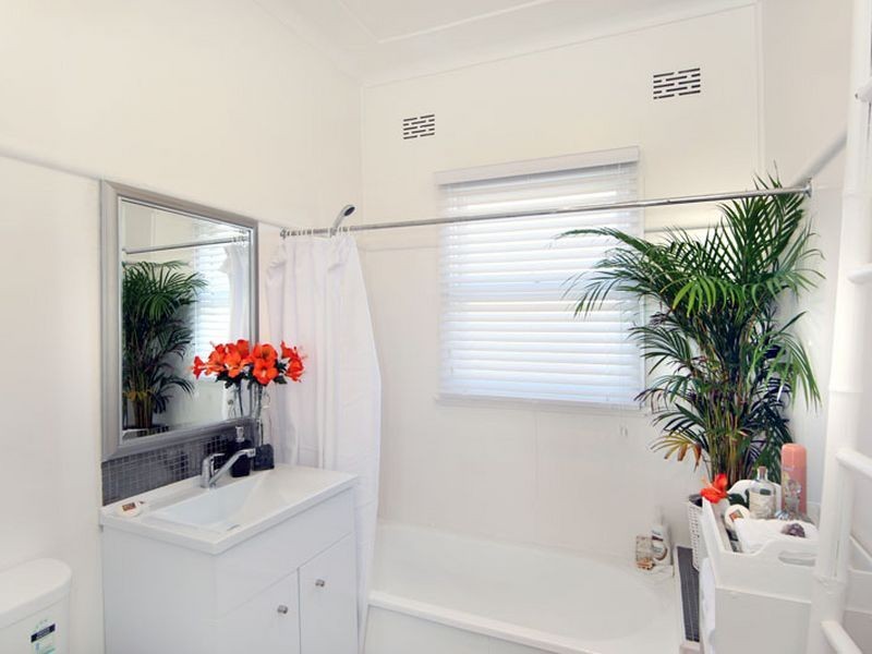 18 Crosby Crescent, Killarney Vale NSW 2261