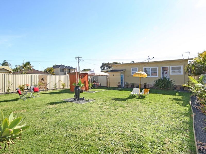 18 Crosby Crescent, Killarney Vale NSW 2261
