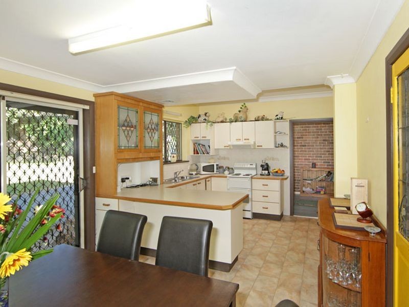 4 Jeannie Crescent, Berkeley Vale NSW 2261