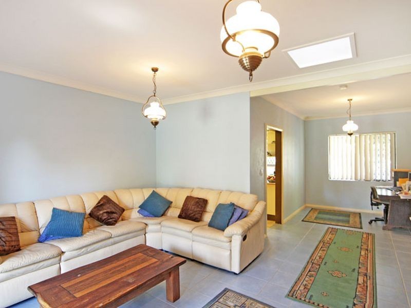 4 Jeannie Crescent, Berkeley Vale NSW 2261