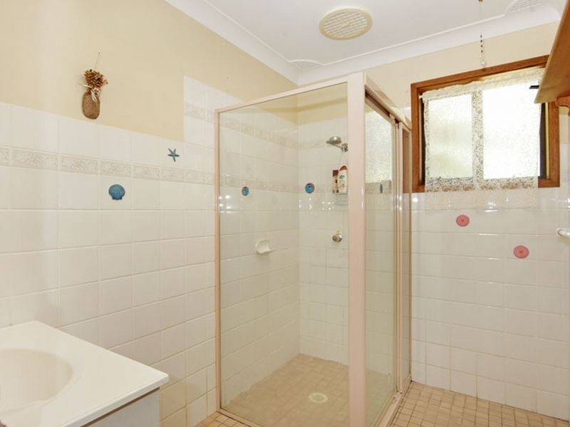 8 Wirigi Street, Berkeley Vale NSW 2261