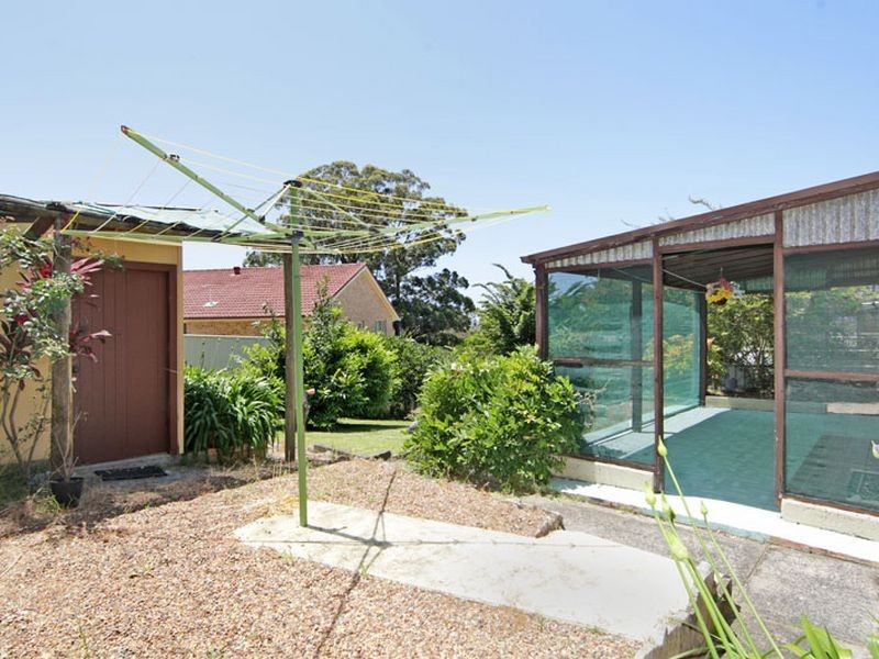 8 Wirigi Street, Berkeley Vale NSW 2261