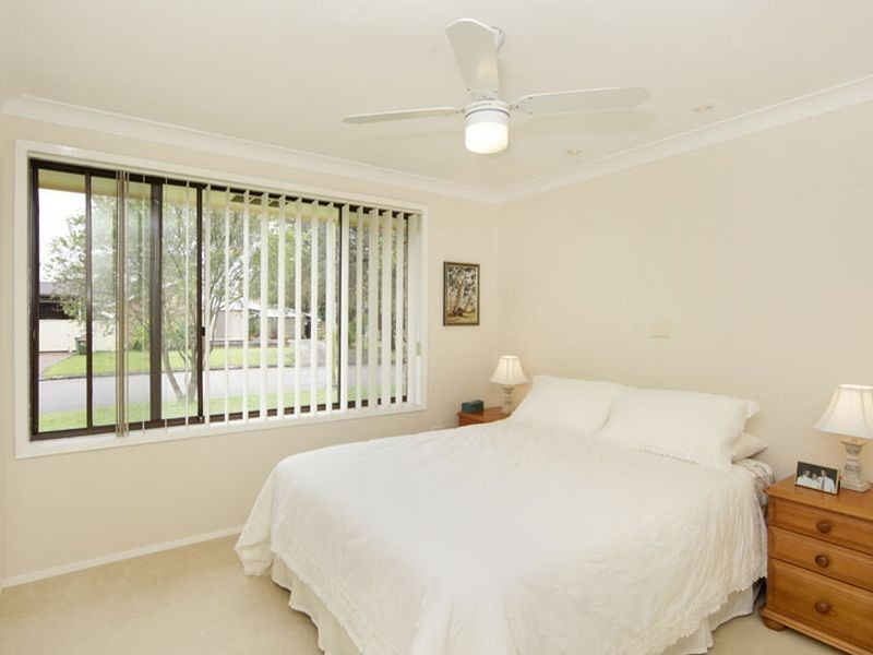 2 Cranbrook Crescent, Killarney Vale NSW 2261