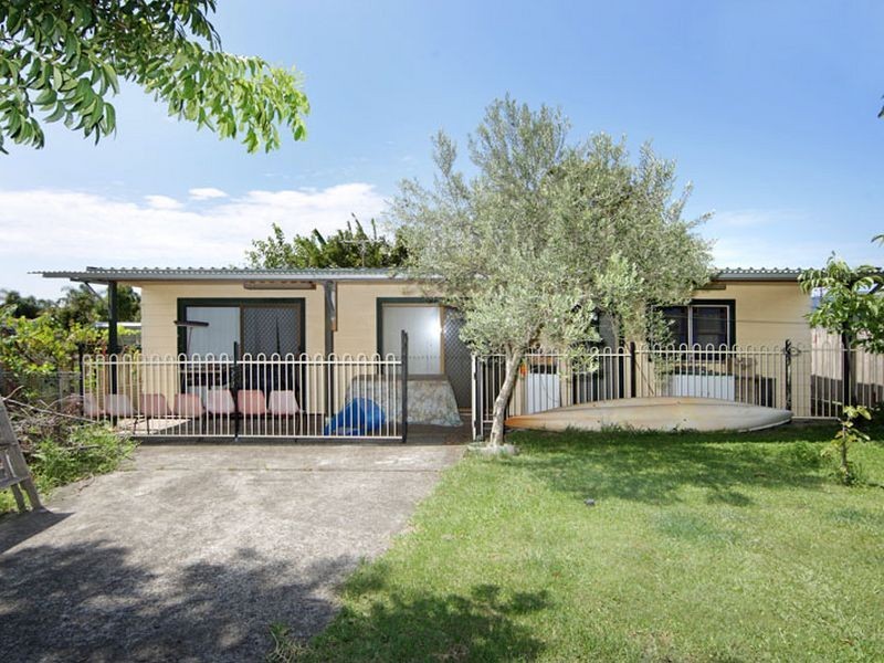 4 Campbell Avenue, The Entrance NSW 2261