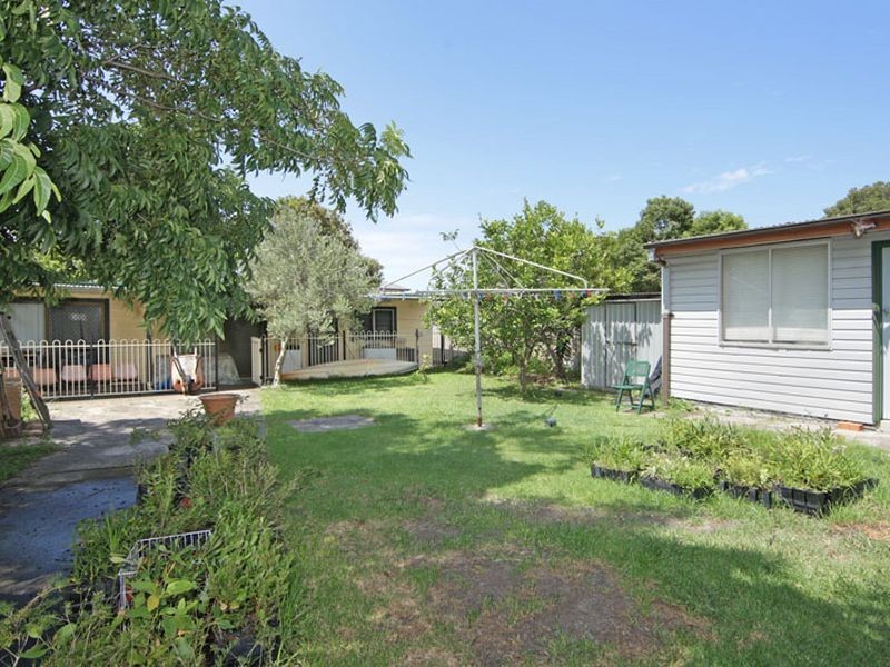 4 Campbell Avenue, The Entrance NSW 2261
