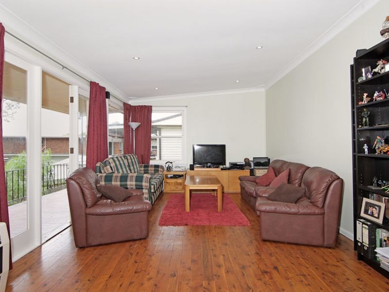5 Kenmare Avenue, Berkeley Vale NSW 2261