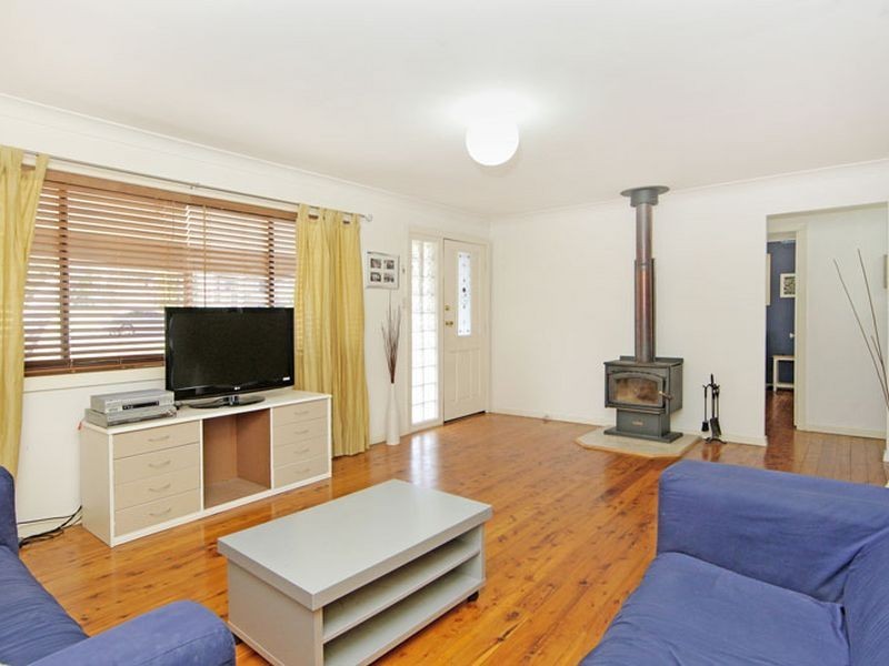 62 Albatross Road, Berkeley Vale NSW 2261