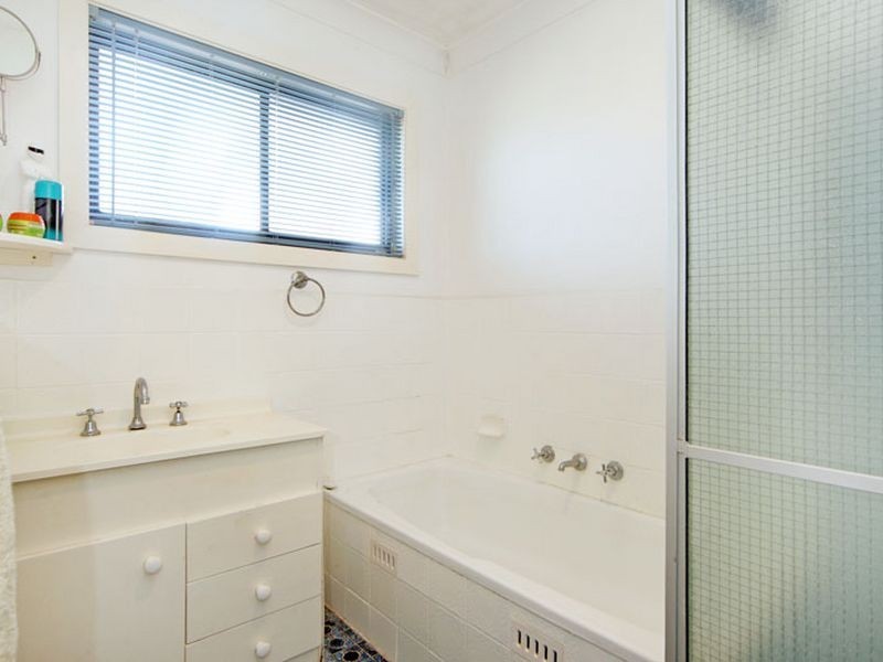 62 Albatross Road, Berkeley Vale NSW 2261