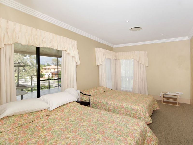 18 Lucinda Avenue, Killarney Vale NSW 2261