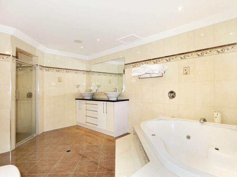 18 Lucinda Avenue, Killarney Vale NSW 2261