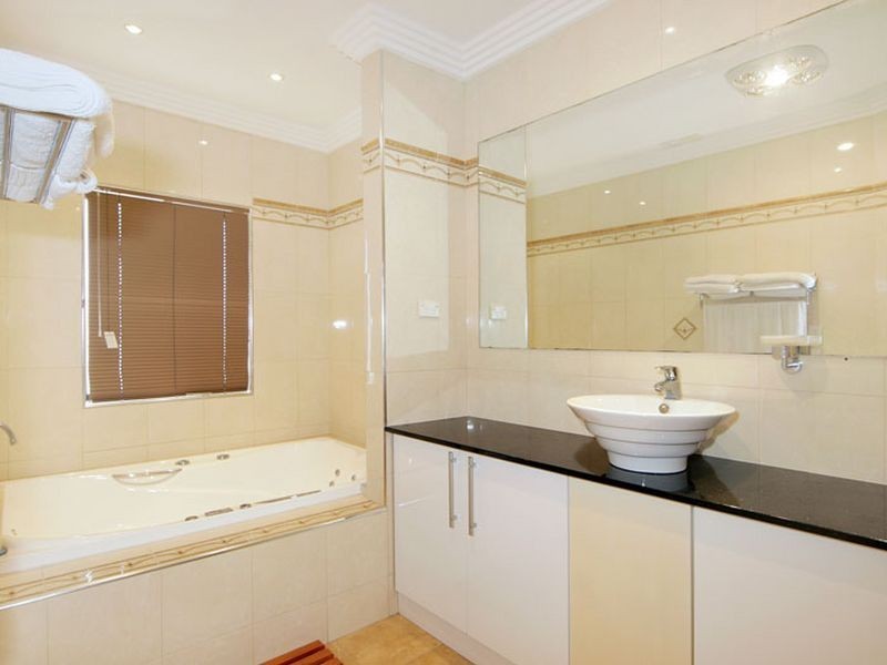 18 Lucinda Avenue, Killarney Vale NSW 2261