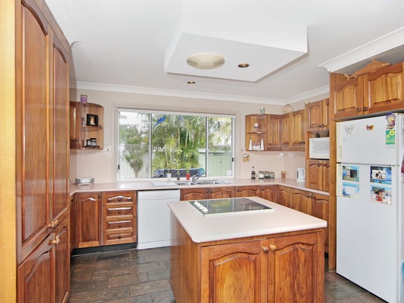 16 Crosby Crescent, Killarney Vale NSW 2261