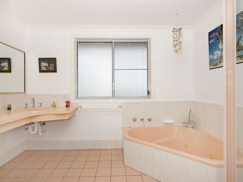 16 Crosby Crescent, Killarney Vale NSW 2261