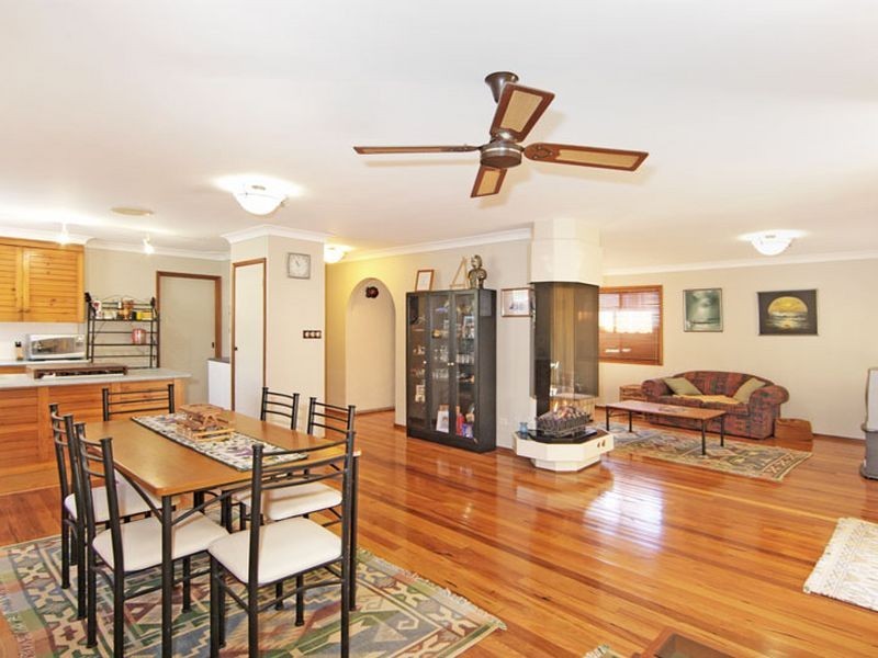 213 Lakedge Avenue, Berkeley Vale NSW 2261