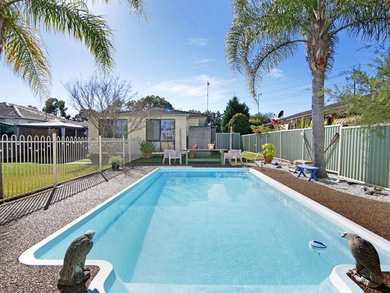2 Robertson Road, Killarney Vale NSW 2261