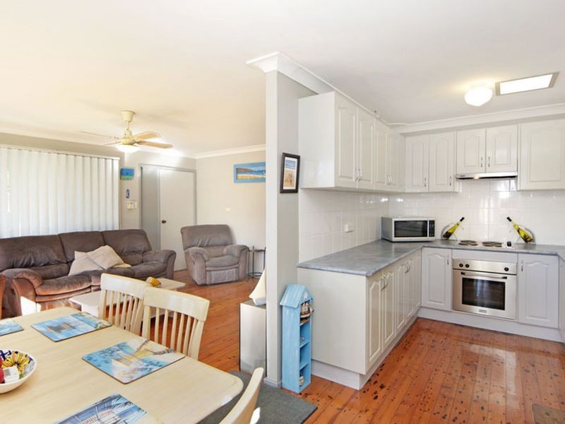 2 Robertson Road, Killarney Vale NSW 2261