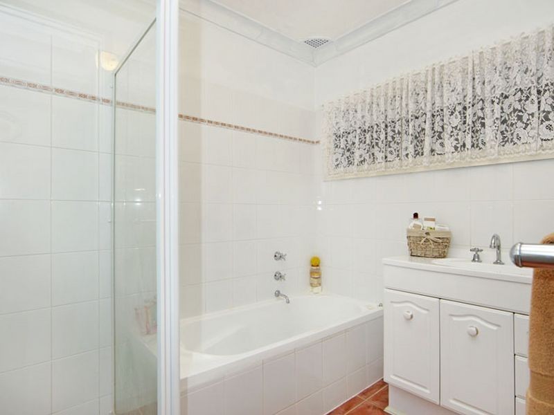 2 Robertson Road, Killarney Vale NSW 2261