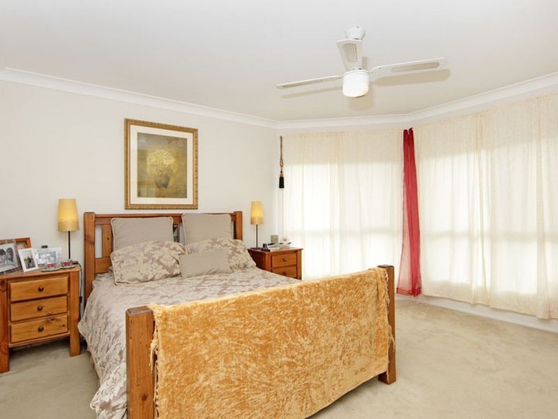 16 Scullin Place, Berkeley Vale NSW 2261