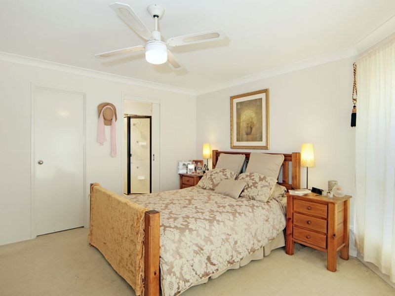 16 Scullin Place, Berkeley Vale NSW 2261