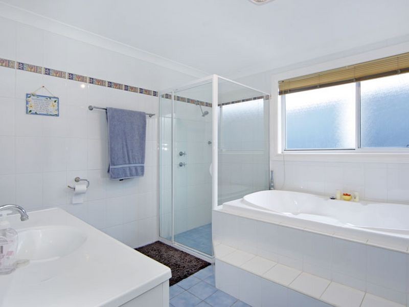 18 Aubrey Street, Killarney Vale NSW 2261