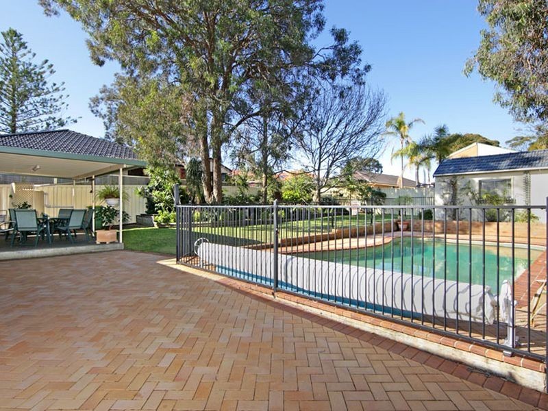 10 Cornish Avenue, Killarney Vale NSW 2261