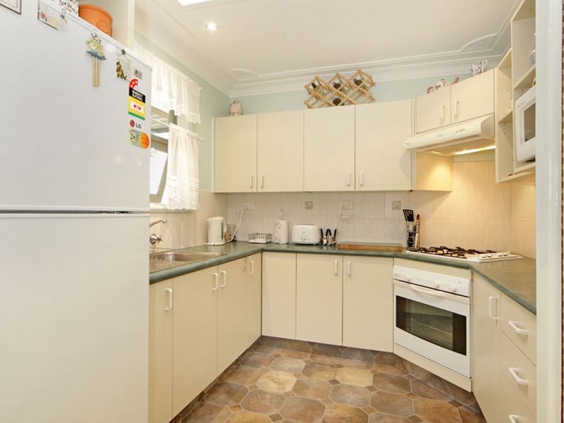 10 Cornish Avenue, Killarney Vale NSW 2261