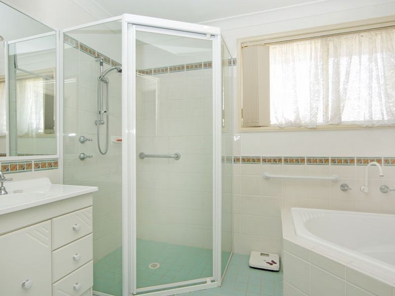 1 Crosby Crescent, Killarney Vale NSW 2261