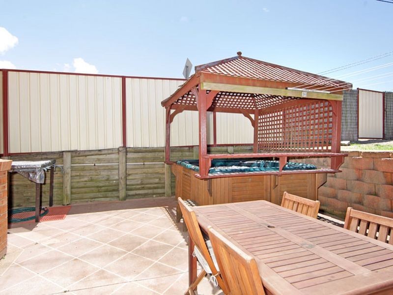 2 Henricks Road, Killarney Vale NSW 2261