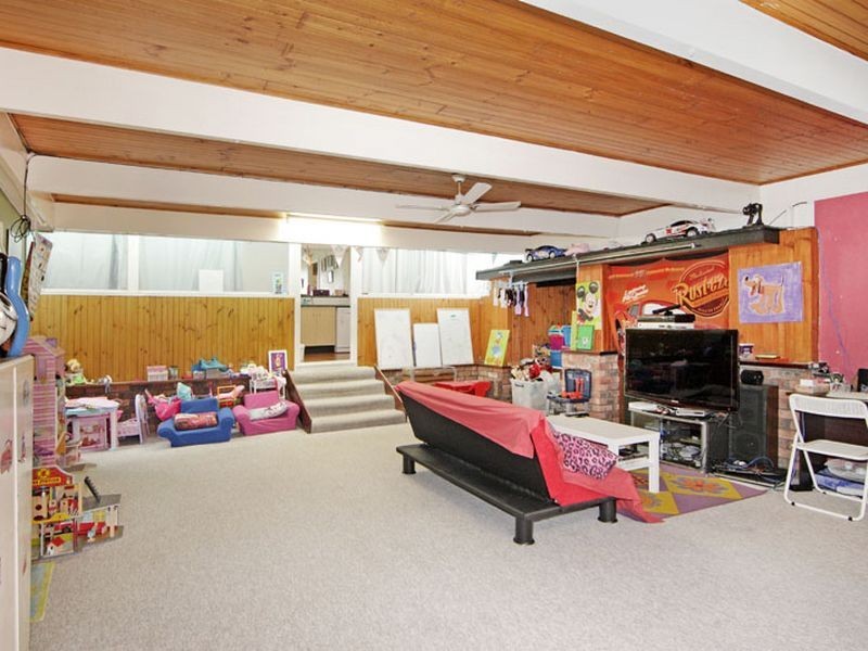 43 Kerry Crescent, Berkeley Vale NSW 2261