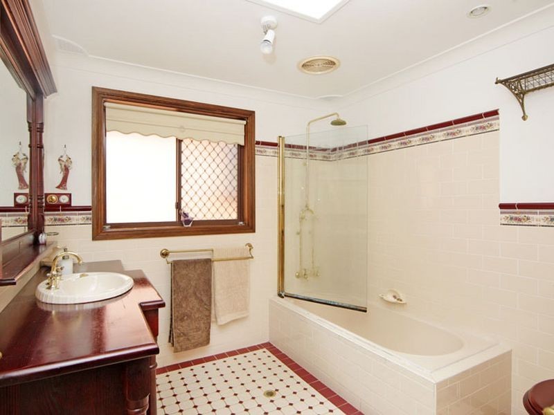 16 Judith Anne Drive, Berkeley Vale NSW 2261