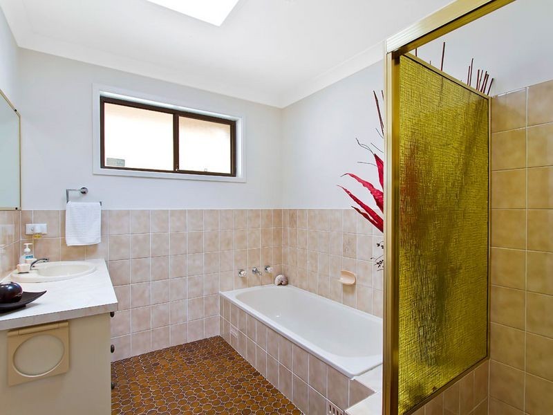 6 Benalla Close, Killarney Vale NSW 2261