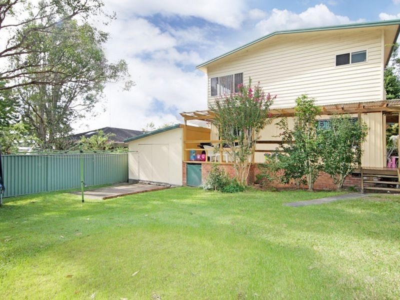 4 Montah Avenue, Berkeley Vale NSW 2261
