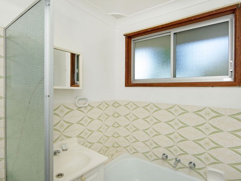 49 Wyong Road, Berkeley Vale NSW 2261