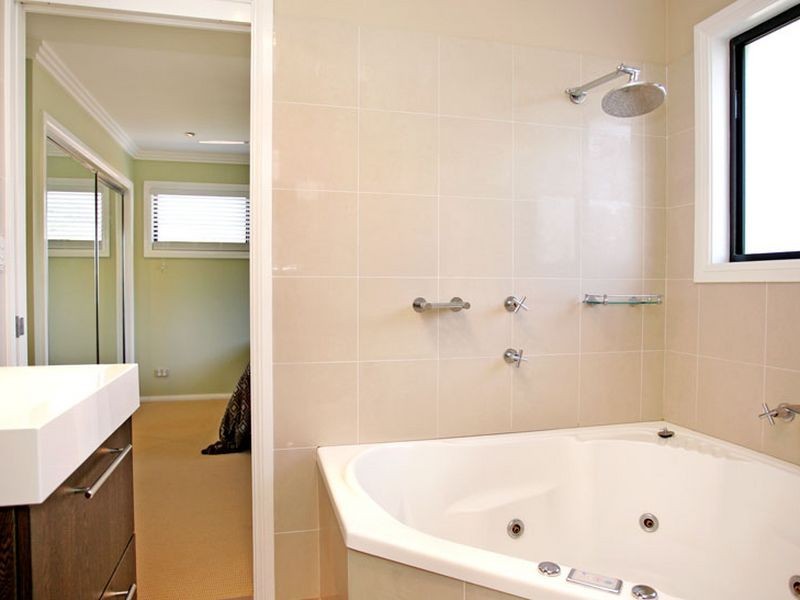 5 Carlyon Street, Killarney Vale NSW 2261