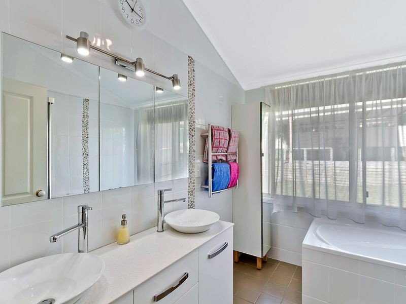 69D Hillside Drive, Berkeley Vale NSW 2261